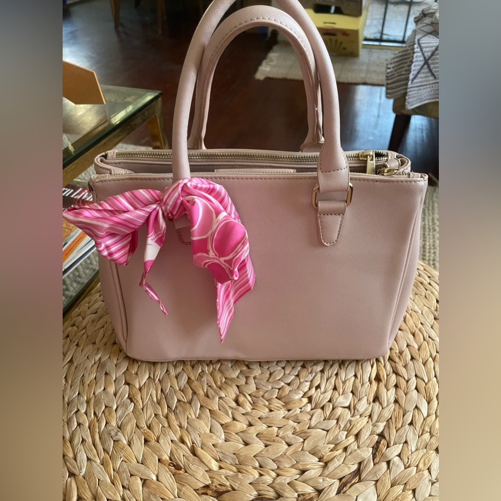 Cute Pink Hue Structured Purse 👛 Classic Style medium size
